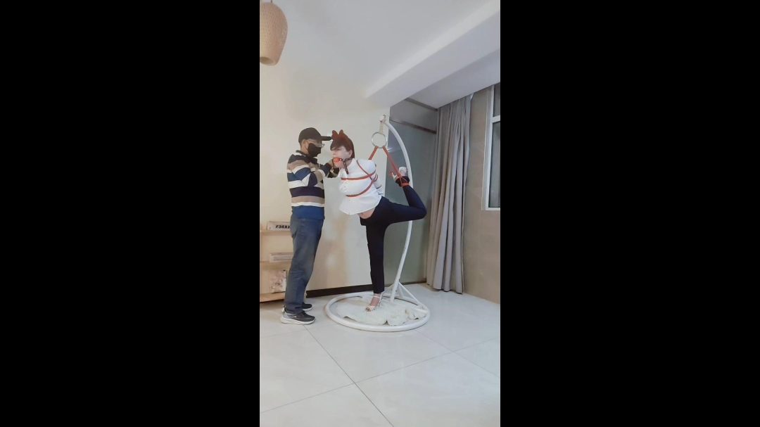 圣灵儿单腿吊调教 吊缚 堵嘴 西式（直臂并肘）伪娘-4