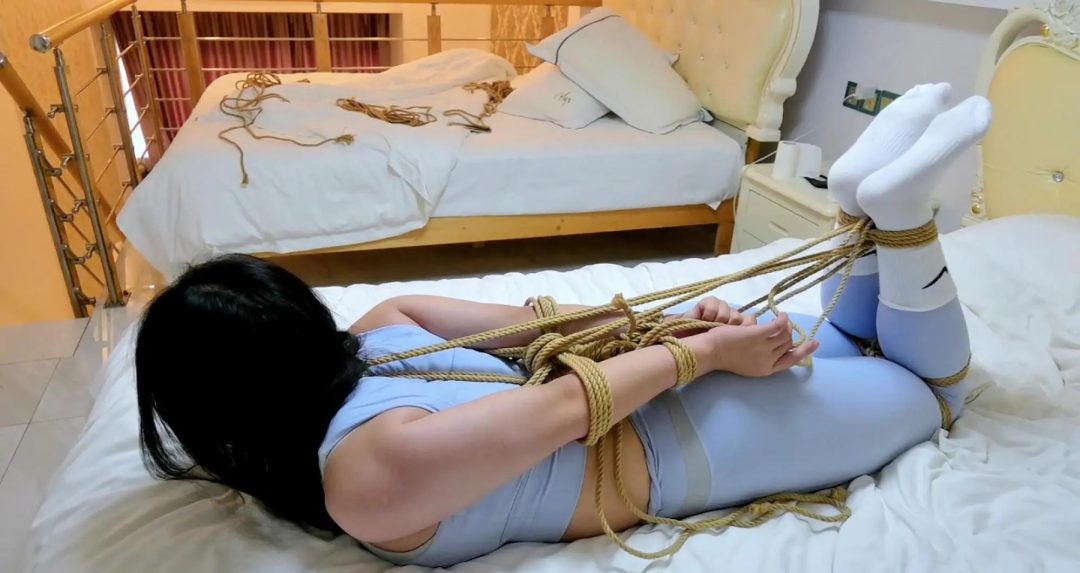 【八月の绳】紧缚状态下的逃脱挑战——子鹿 日式并腿驷马 交叉腿驷马 并腿驷马-1