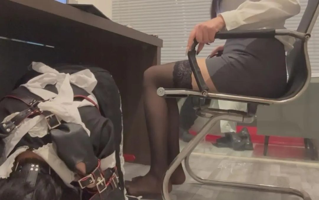 《毕业生求职现状》伪娘 办公室k9放置，黑丝玩弄-7