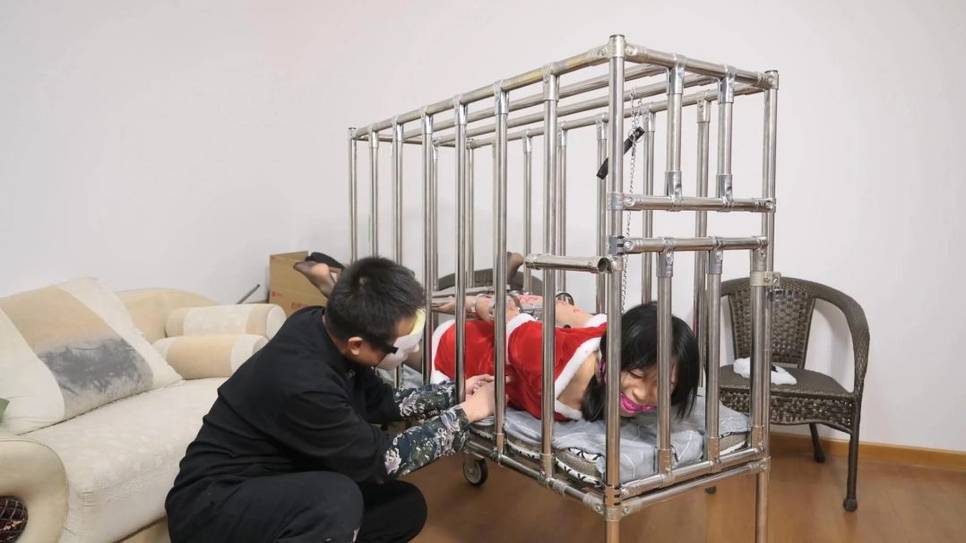 圣诞礼物沐小雨--黑丝、短靴、铁笼、镣铐、固定、抚摸、丝袜堵嘴、口球、TK、滴蜡-7 圣诞礼物沐小雨--黑丝、短靴、铁笼、镣铐、固定、抚摸、丝袜堵嘴、口球、TK、滴蜡-7