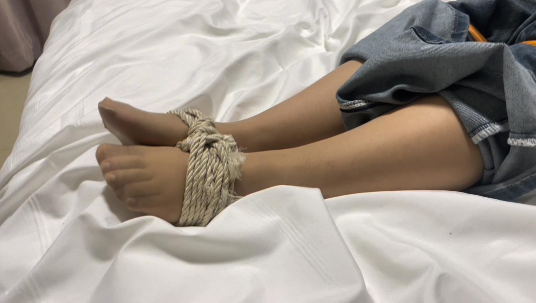 上司与下属的姐妹丝袜捆绑游戏-1 上司与下属的姐妹丝袜捆绑游戏-1