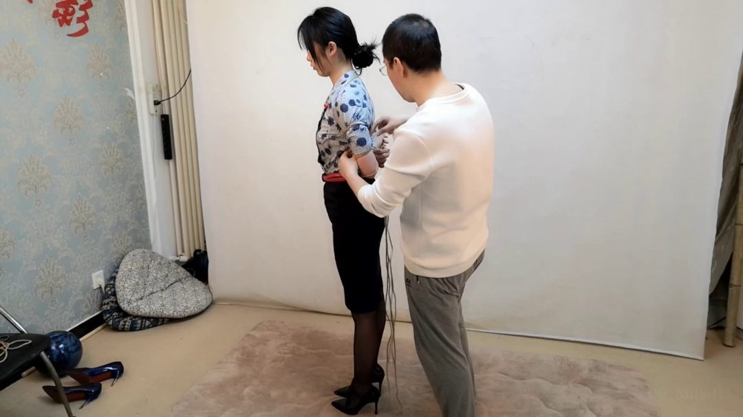 夏云空姐服展示 五花紧缚-2