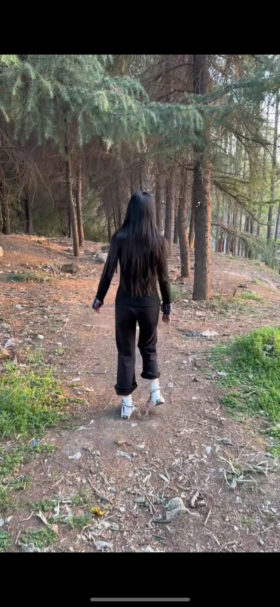 两个妹子户外镣铐（下）-4