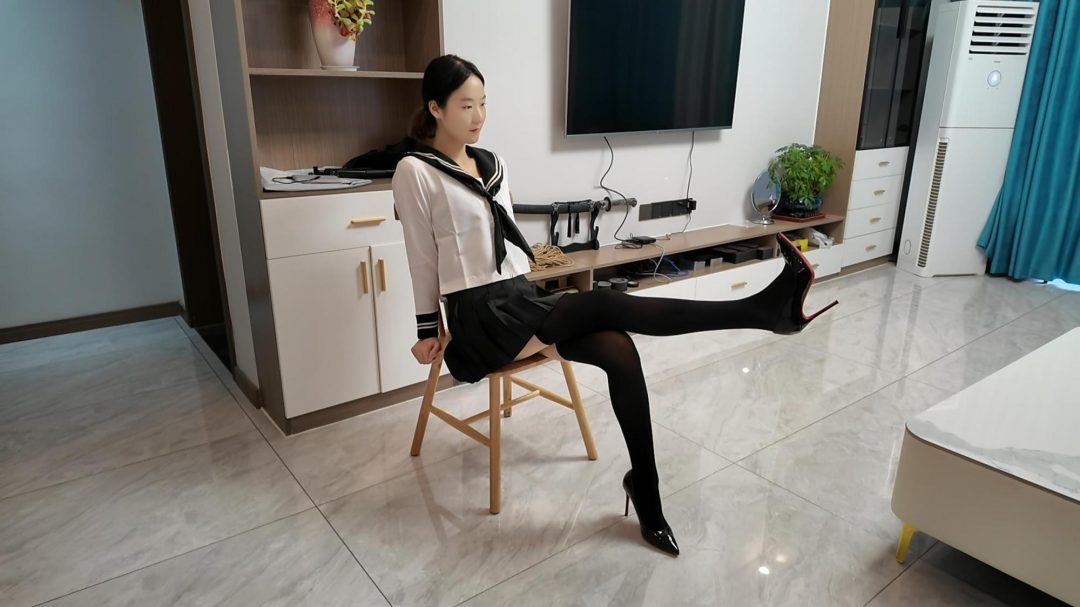 定拍晓倩制服单腿吊-8
