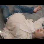 《错误情报》美女商业间谍敷衍客户造成严重后果光脚牛仔裤被客户翻白眼挣扎后