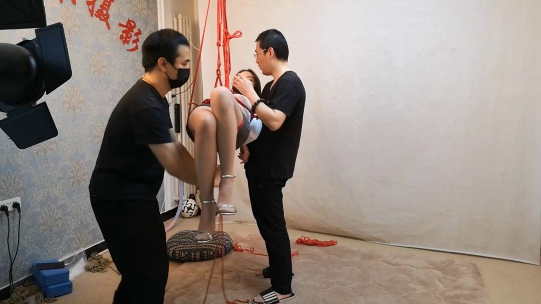 艾琳仰面悬吊-5