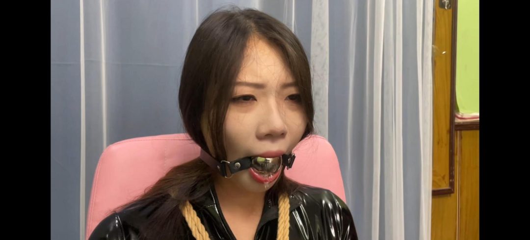 云雀工作室定拍 梓潼捆绑放置口球流口水和多种胶带封嘴-5