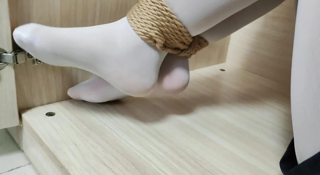 体操服 白丝，放置挣扎 ，多层堵嘴-4