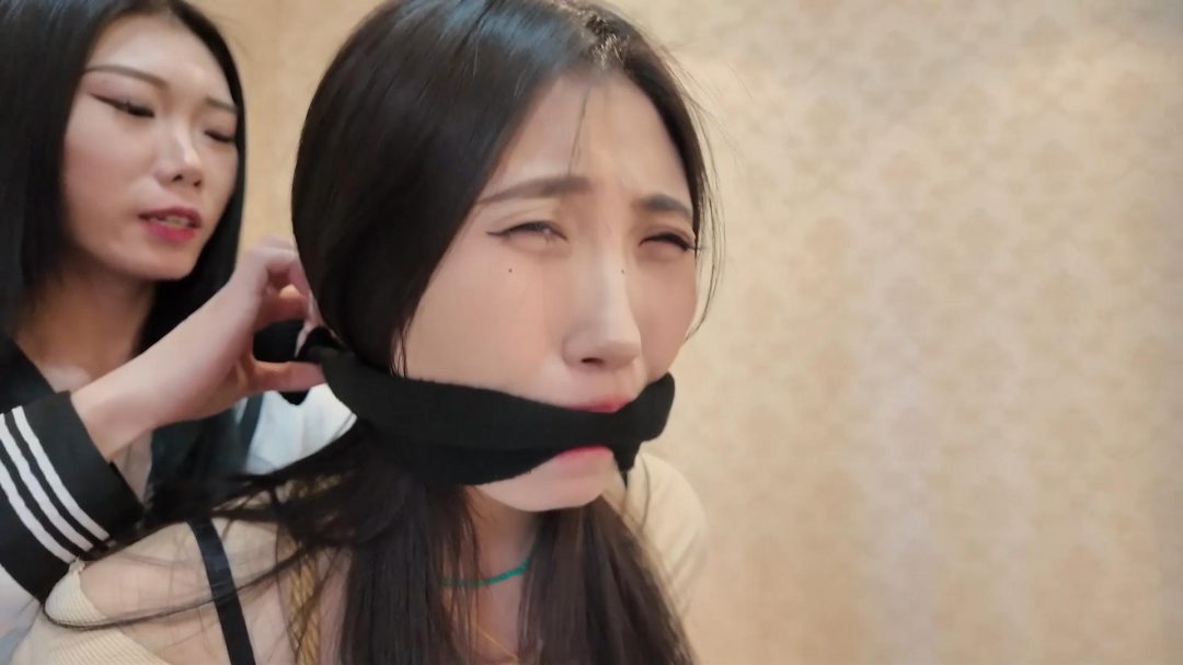 【枫叶定制】《螳螂捕蝉黄雀在后》下集，看两女如何挣扎自救-10