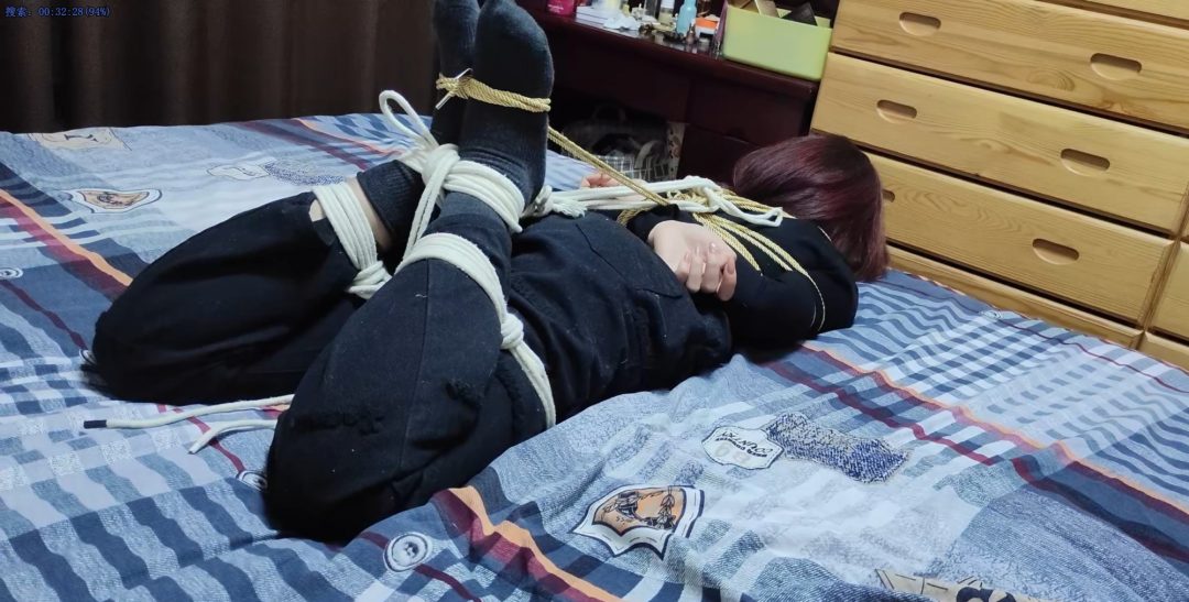 大一小锦试拍 捆绑 分腿驷马-2