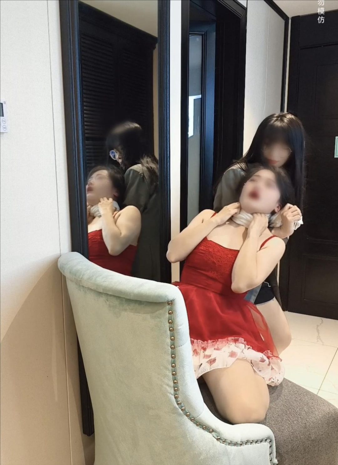 皮带勒脖、痛苦面具勒出来了-2