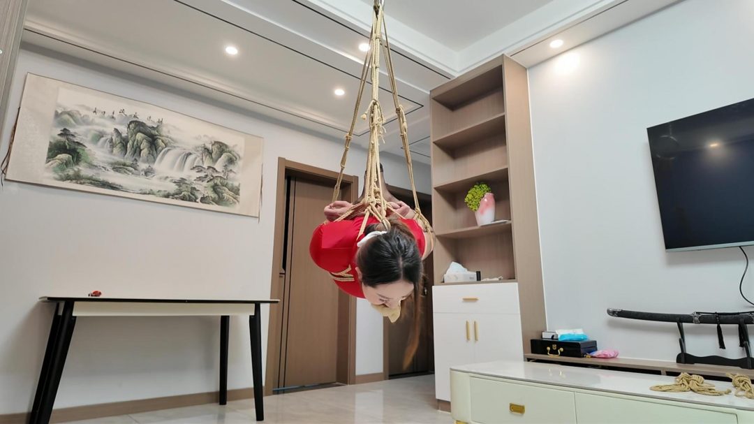 茜茜驷马悬吊-6