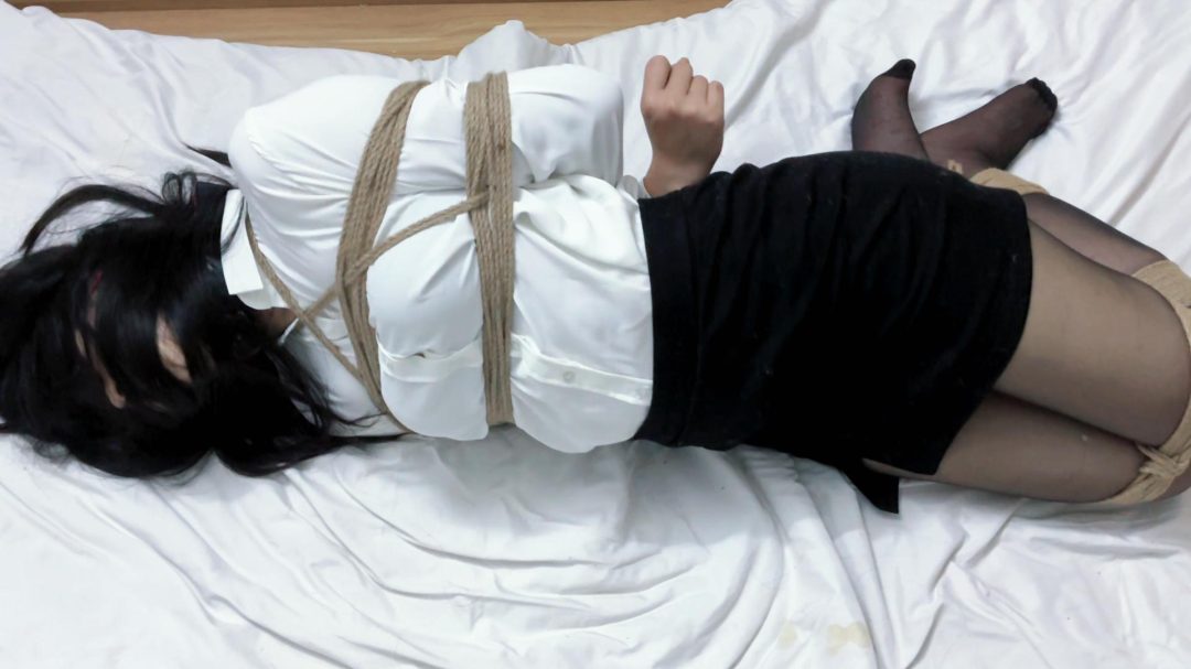 办公室女友被痛苦地绑起来-1