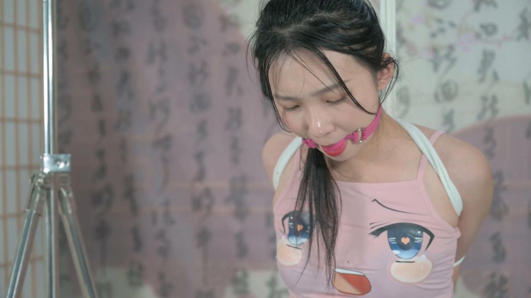 高挑妹子蹲姿和坐姿直臂缚--丝袜、高跟、口球、爱抚、TK、电击-10