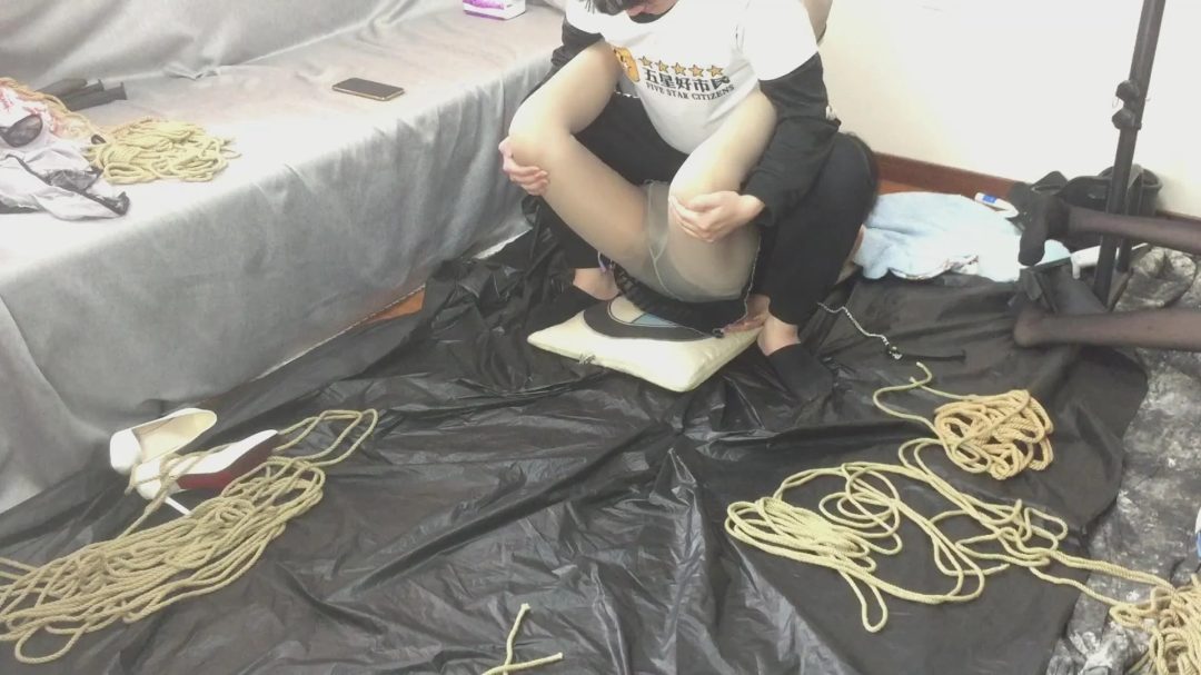 女M竹叶认识很多年的朋友第二次捆绑 开发...看看柔韧性-1
