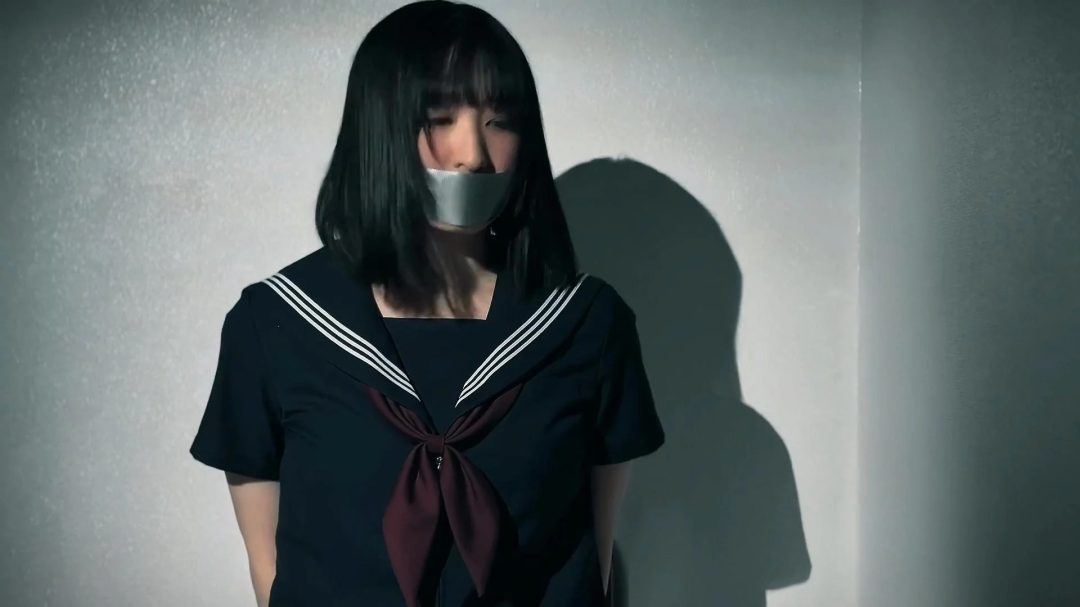 彼女は無事脱出できるのか眞中希愛脱出遊戯手錠拘束からの脱出短編サスペンス Can she escape to tied up handcuffs 闇バイト-2