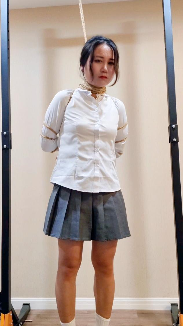 美女体验紧缚-4