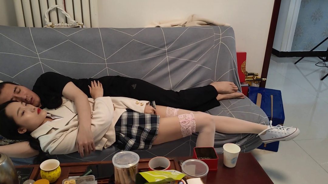 雅熙 JK服的夫人 绑起来楼道走一圈-4