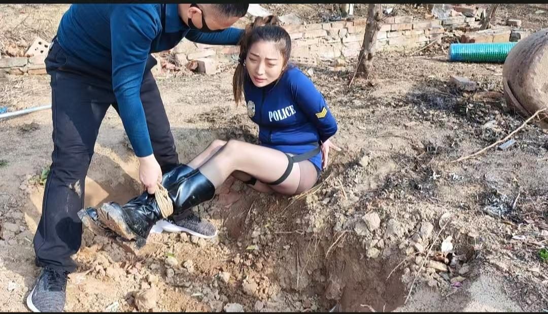 女特工被擒记-1