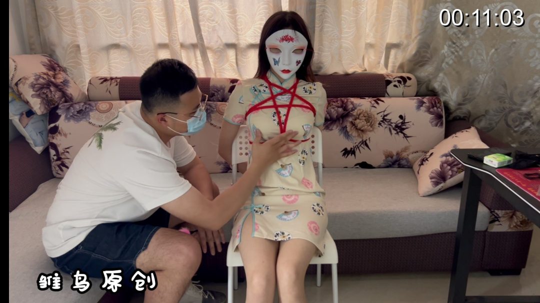 带面具的小姑凉，非常敏感，调教起来有点难度，所以先让她适应下身体的自然反应，讲真真的很不错，我很喜欢-4