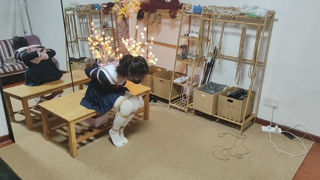 【秃鹫】水手服日式紧缚进入真空床体验-5