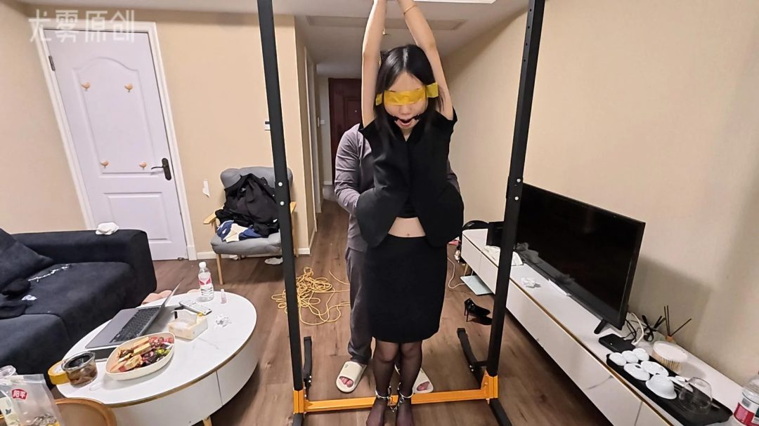 单腿吊 口球调教 直吊 蒙眼调教-3