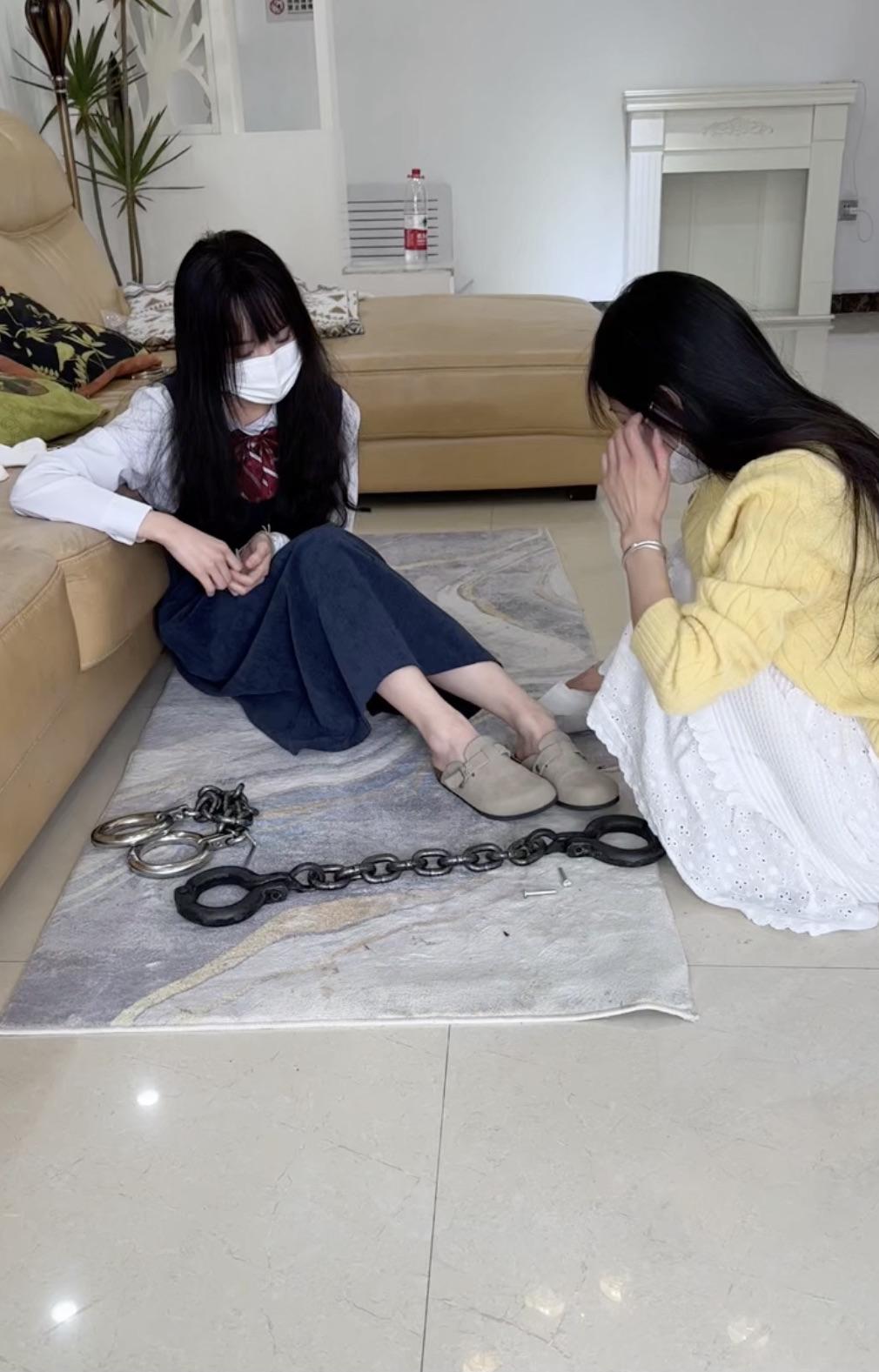 两个女孩的镣铐日常（下）-1