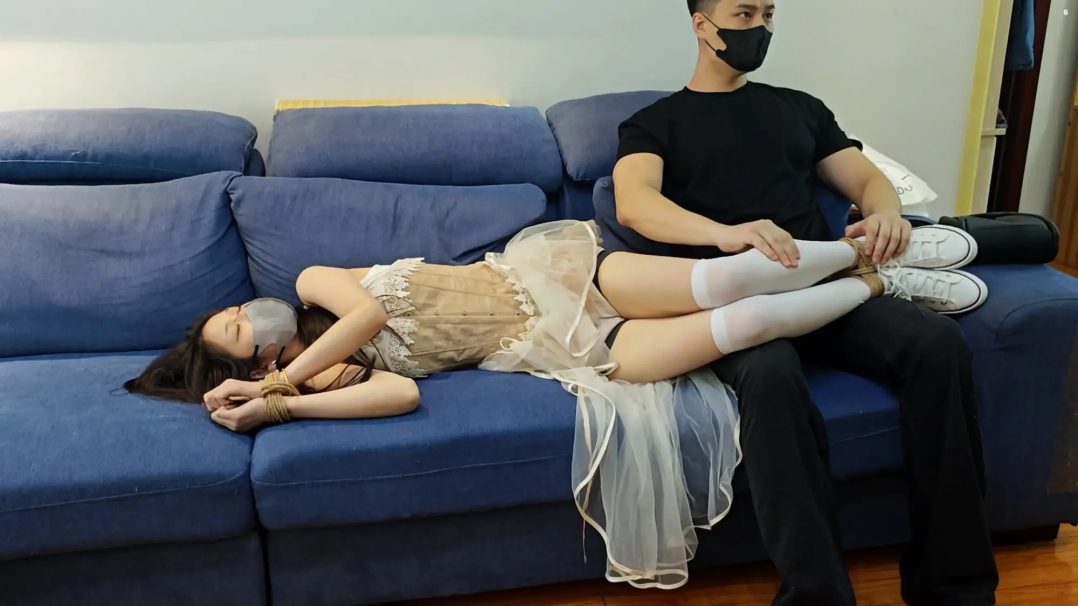 公主抱 抗肩 腿足抚摸-2