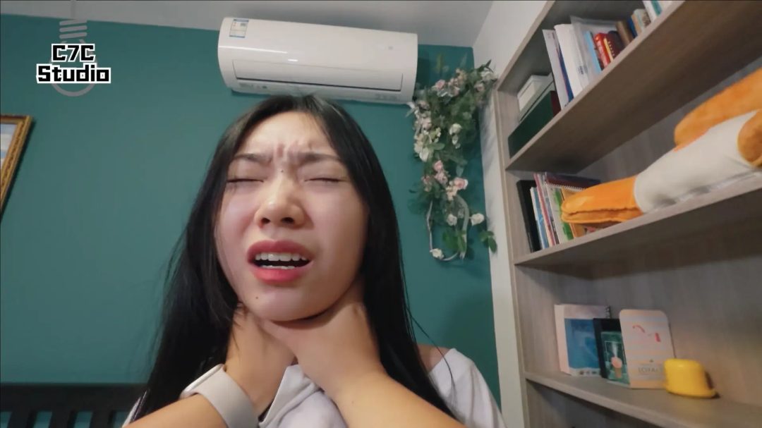 《致命爱人》裸足素颜小姐姐-3