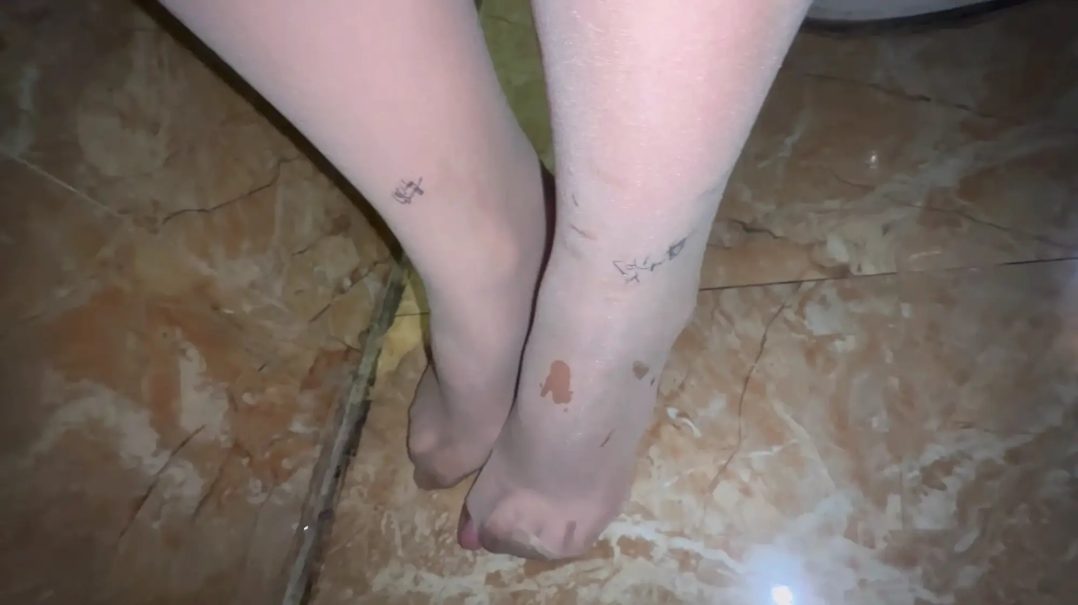 佳怡酒店自拍原味丝袜堵嘴,晚上偷拿姐妹穿了几天的丝袜堵嘴-1 佳怡酒店自拍原味丝袜堵嘴,晚上偷拿姐妹穿了几天的丝袜堵嘴-1