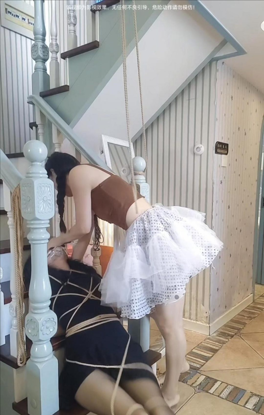喵酱原创～喵酱姐妹无保护措施吊吊+捆绑+敷贴+控制+手捂-4