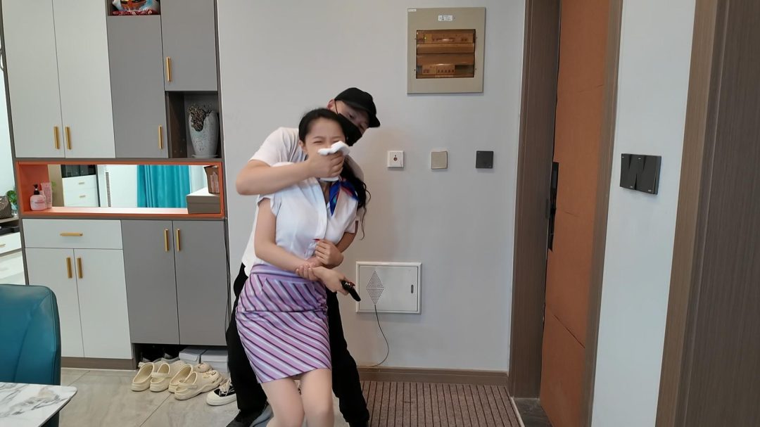 定拍雅倩入室被擒-1