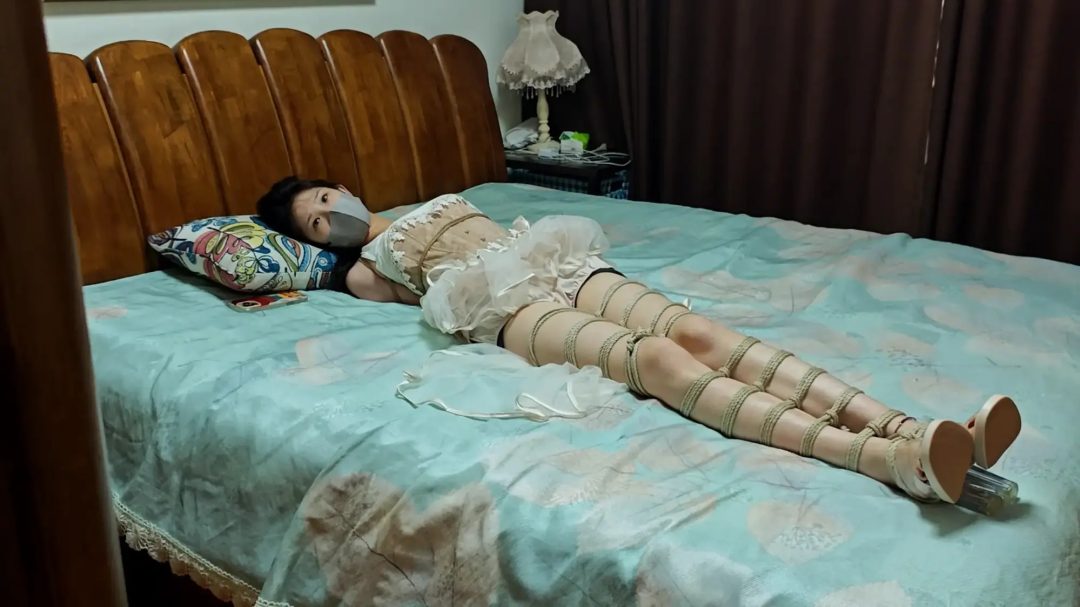 【墨色】橙子透明高跟鞋并腿捆绑挣扎 下-1
