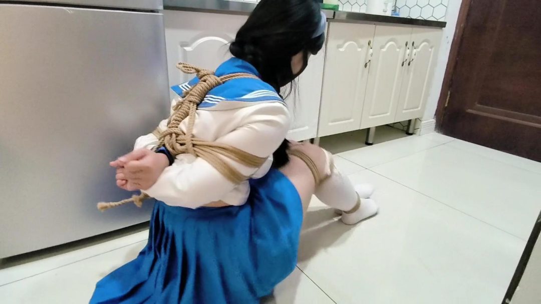 【八月の绳】紧缚状态下的移动能力状态——子鹿-3
