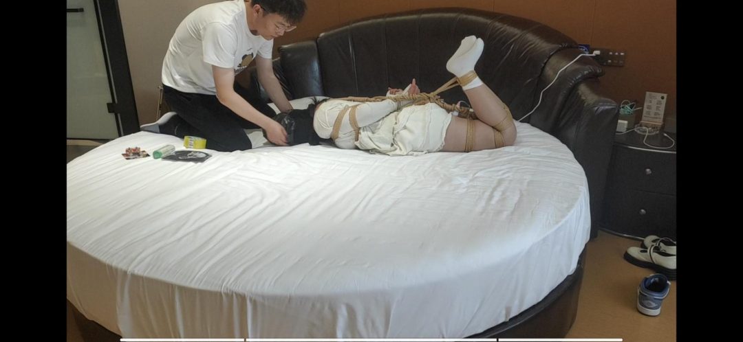 丝袜 白袜 驷马 捆绑 呼吸控制期间激烈挣扎-1