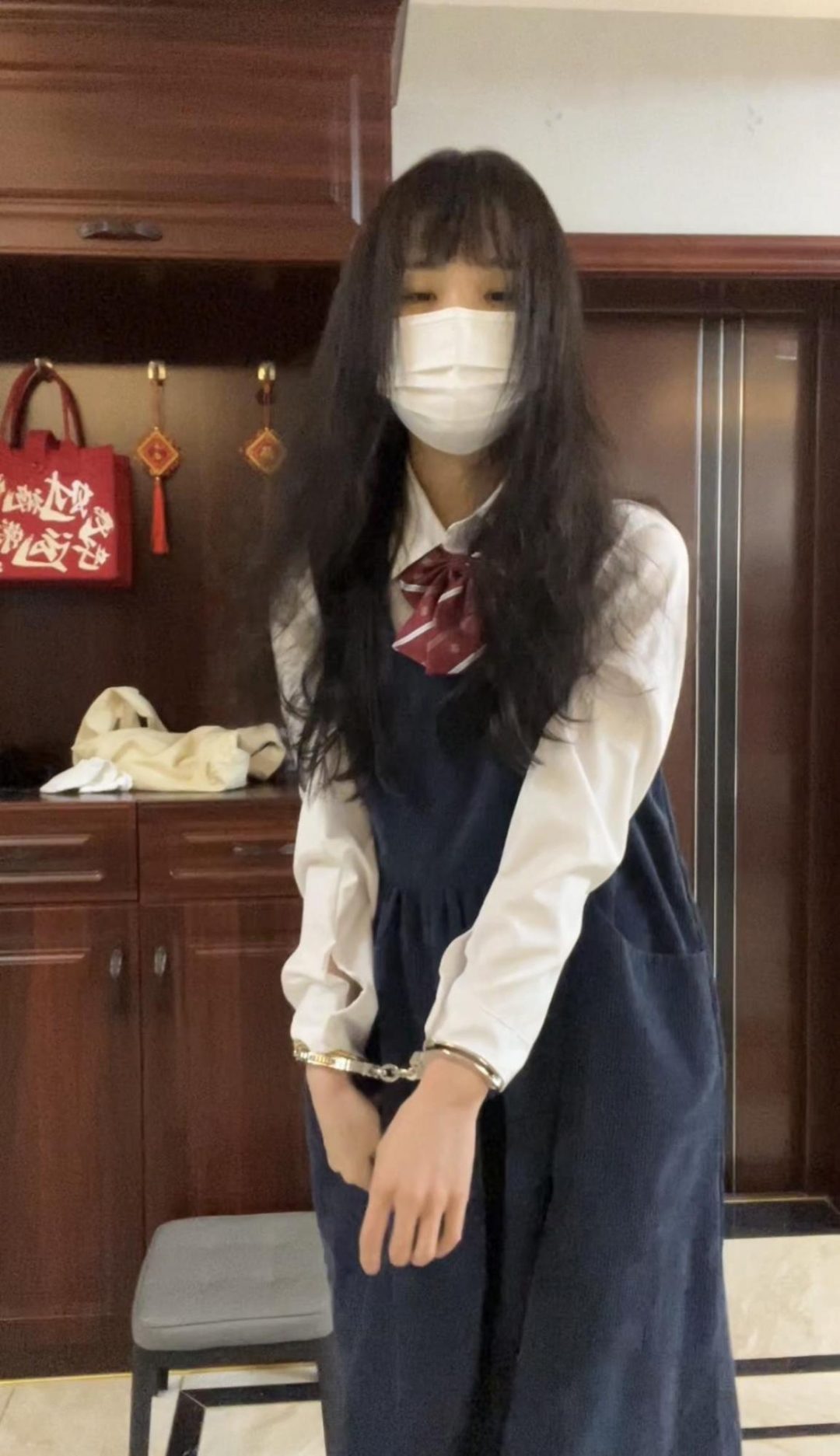 独居女大学生的镣铐日常-手铐脚镣居家 第一天-5