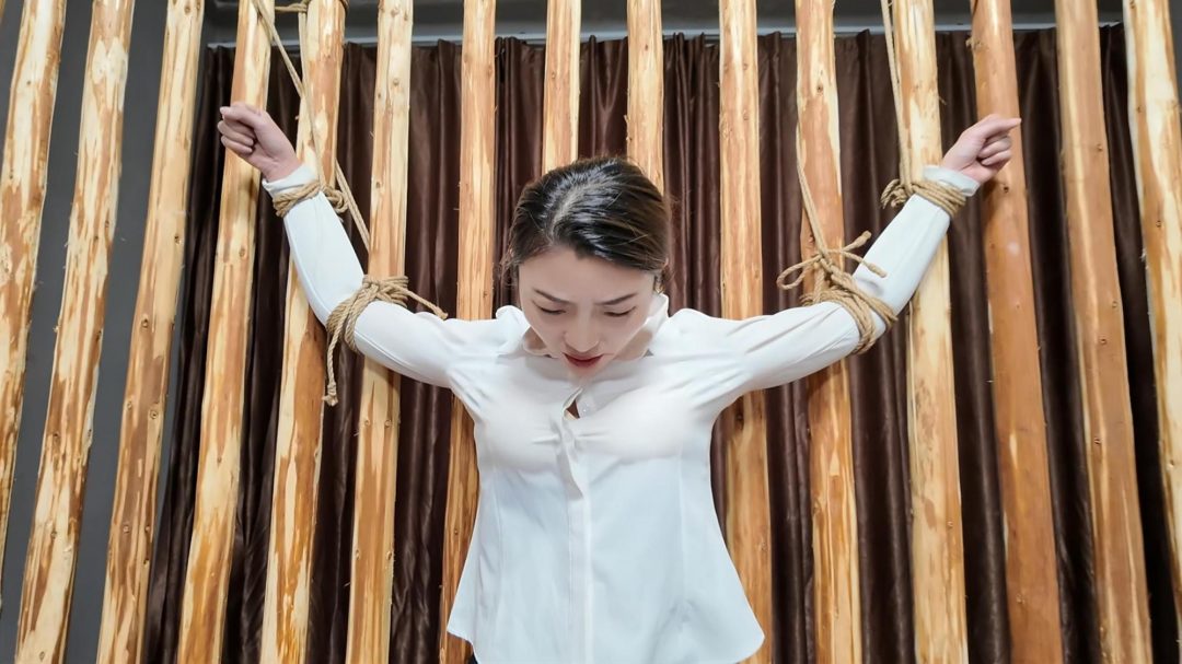 佳佳受刑下 职业装 鞭打-10