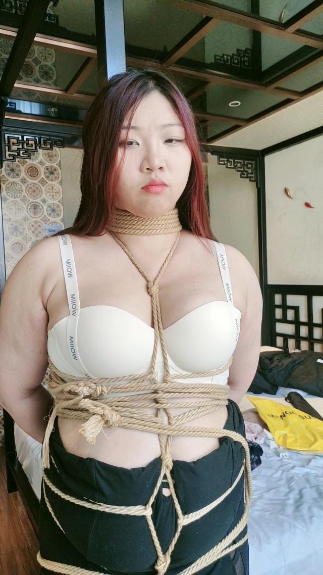 紧缚女群主的一天-5