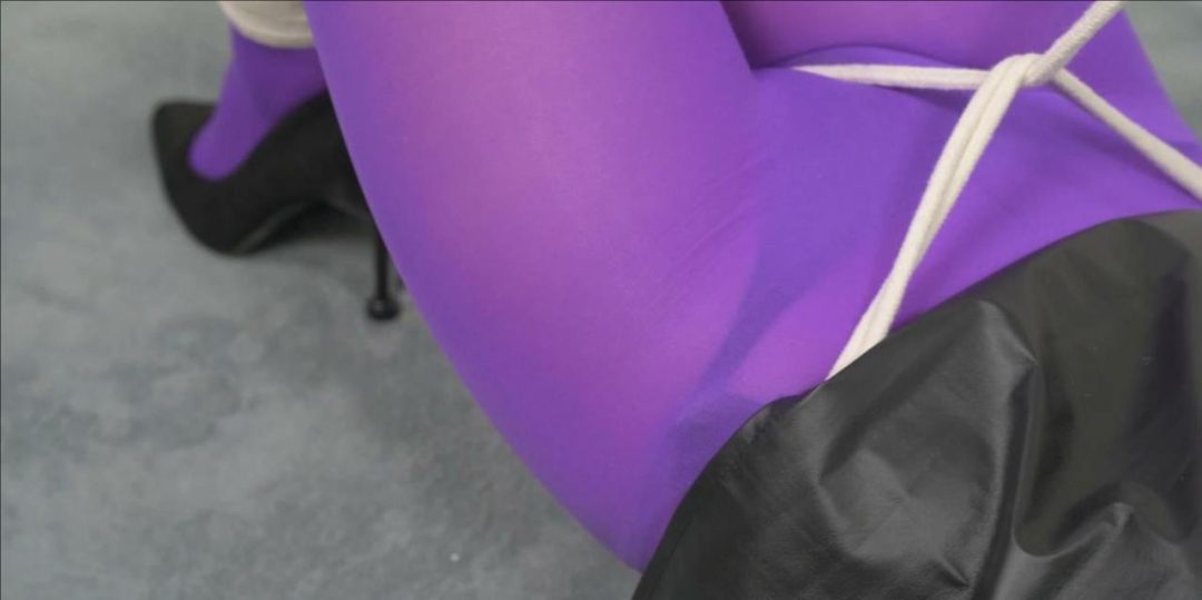 紫色丝袜高跟欧式股绳吊臀缚-3