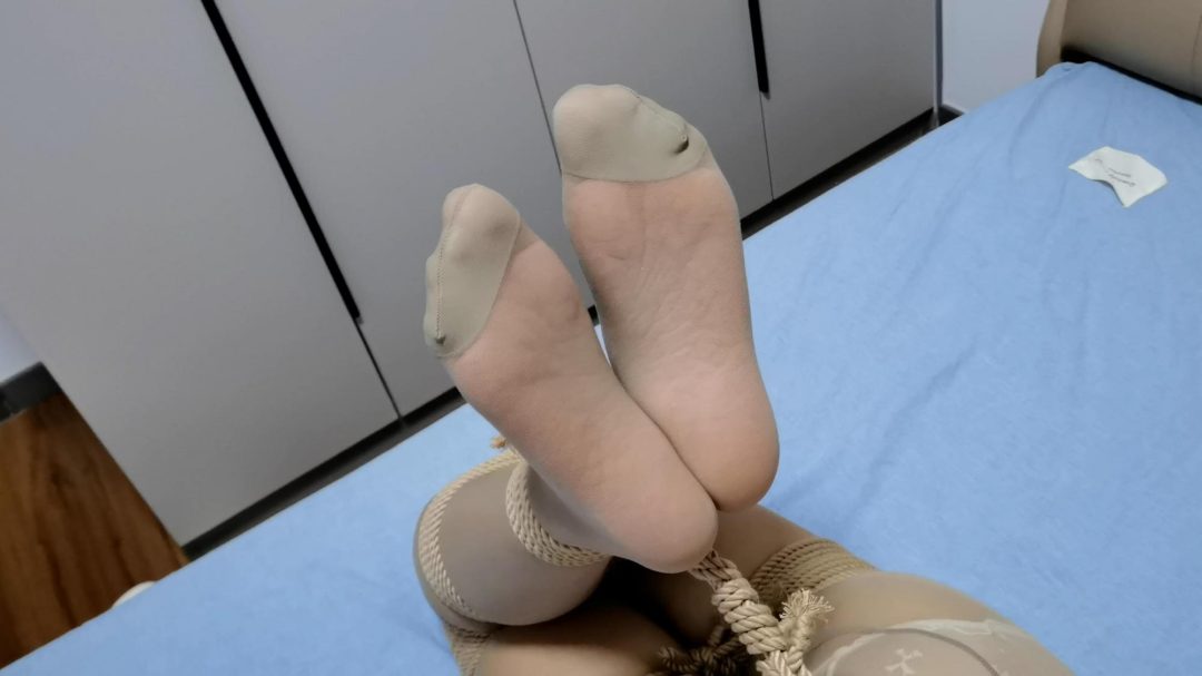 脱缚实验之超紧驷马缚~多股绳子捆绑，严丝合缝，多双短丝袜套手-2