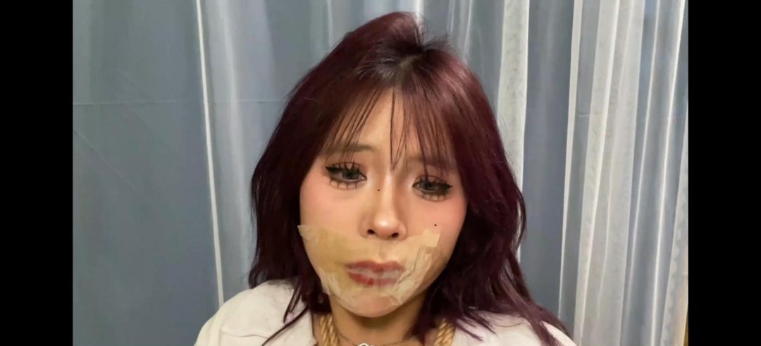 云雀工作室定拍 曼妮黑丝短裙捆绑胶带封嘴多种口球流口水-7