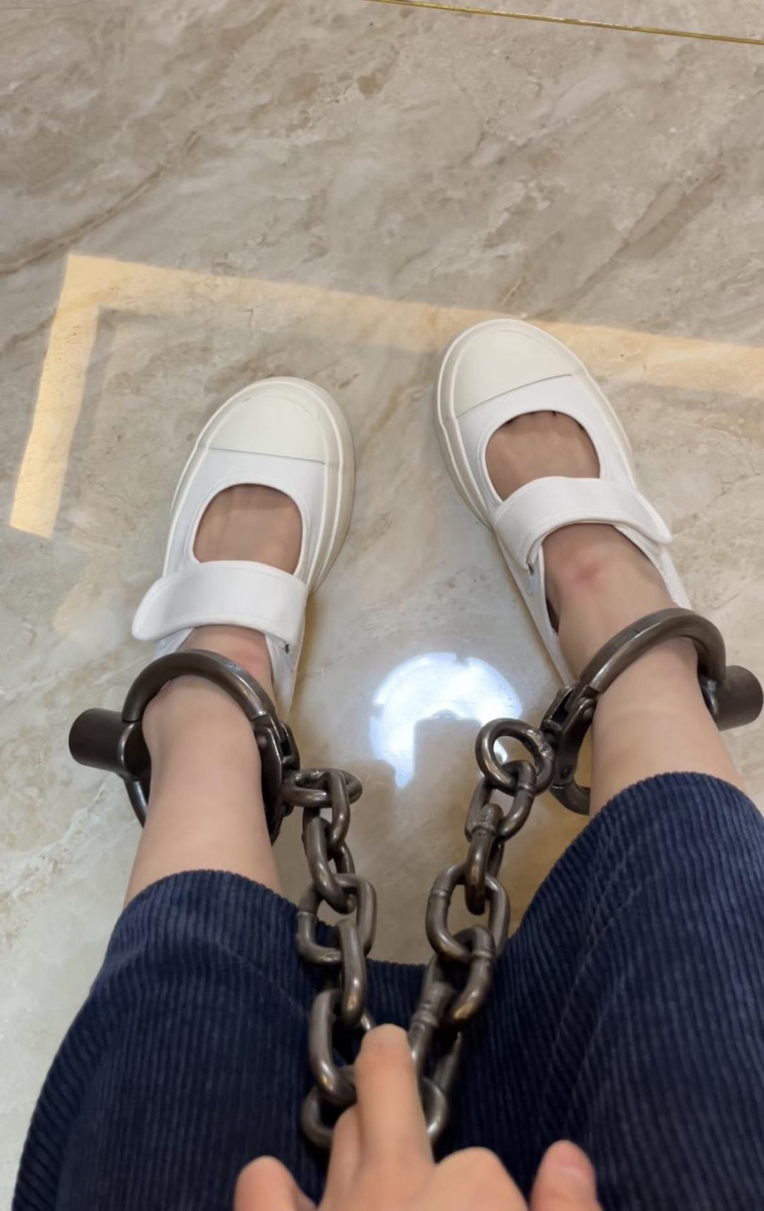 独居女大学生的镣铐日常-手铐脚镣居家 第一天-7