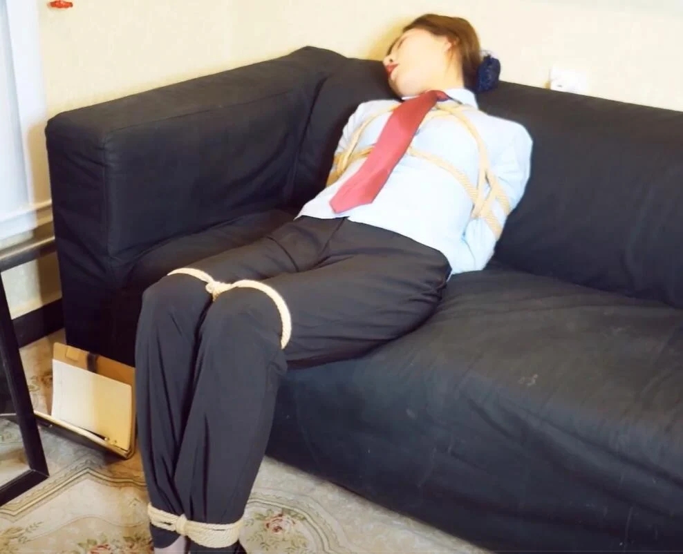 女律师的爱好 职业装 日式紧缚 股绳 并腿缚 乳夹-3
