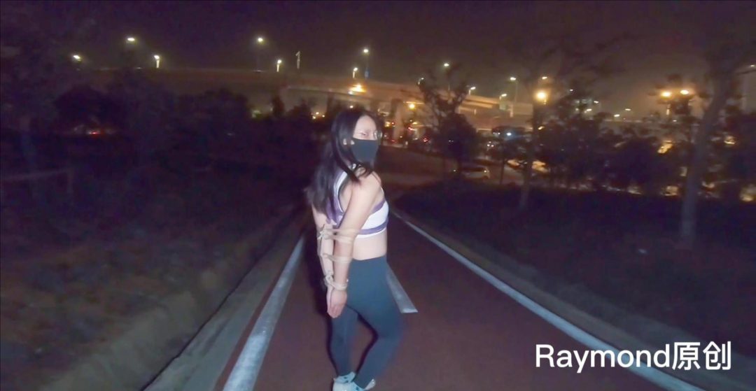 (Raymond原创)老婆运动装绳衣户外跑步(户外/人妻/后直臂/人前)-2 (Raymond原创)老婆运动装绳衣户外跑步(户外/人妻/后直臂/人前)-2
