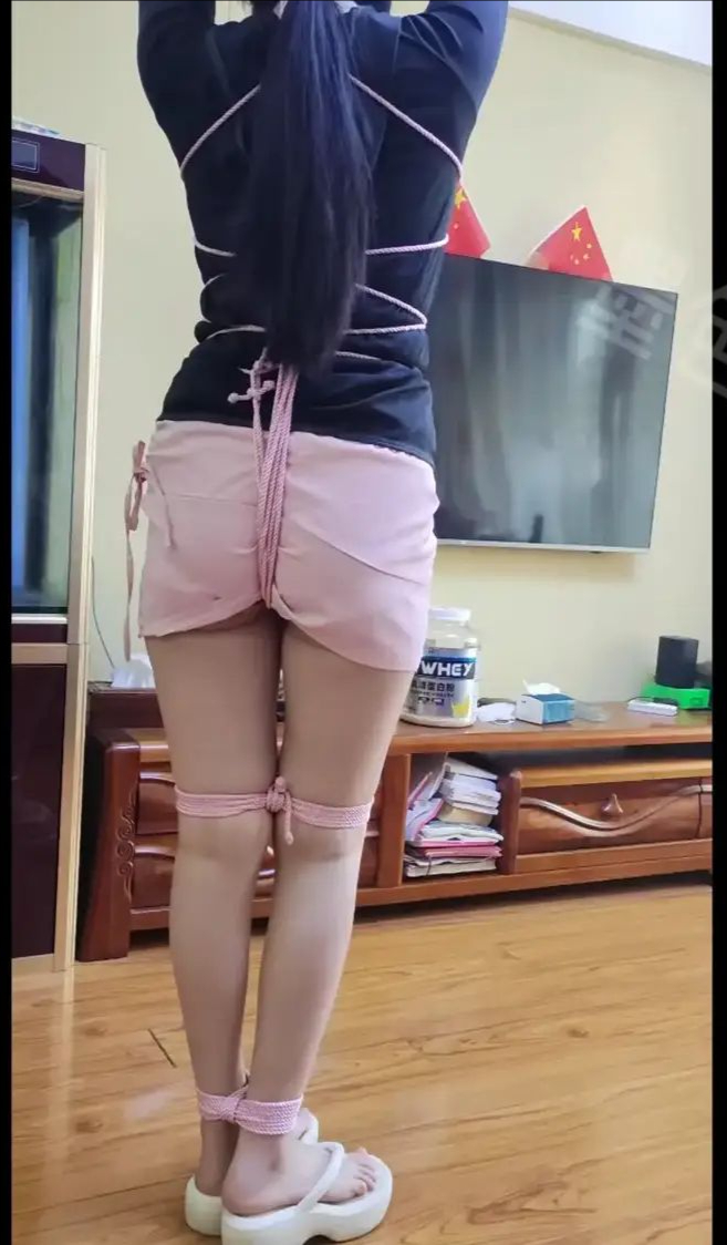 股绳龟甲双手脑后捆绑 口球惩罚-6