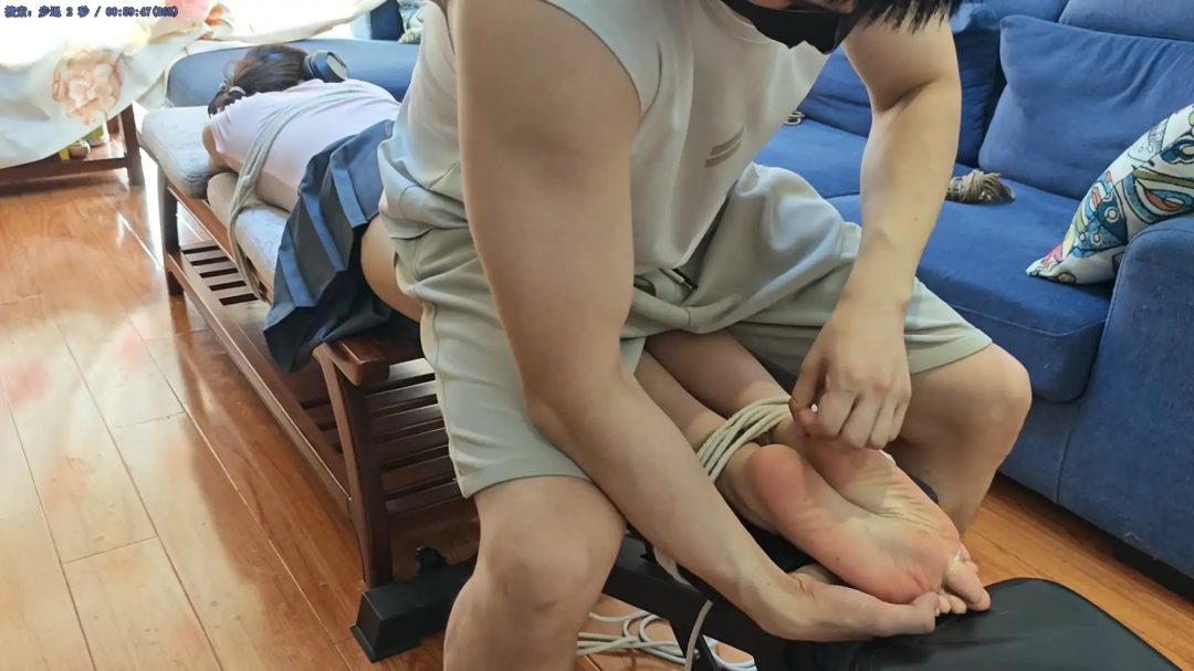 少女被入室迷晕捆绑tk 白袜 裸足 强制硬核tk 一半昏迷一半挣扎 大量足部特写-7 少女被入室迷晕捆绑tk 白袜 裸足 强制硬核tk 一半昏迷一半挣扎 大量足部特写-7