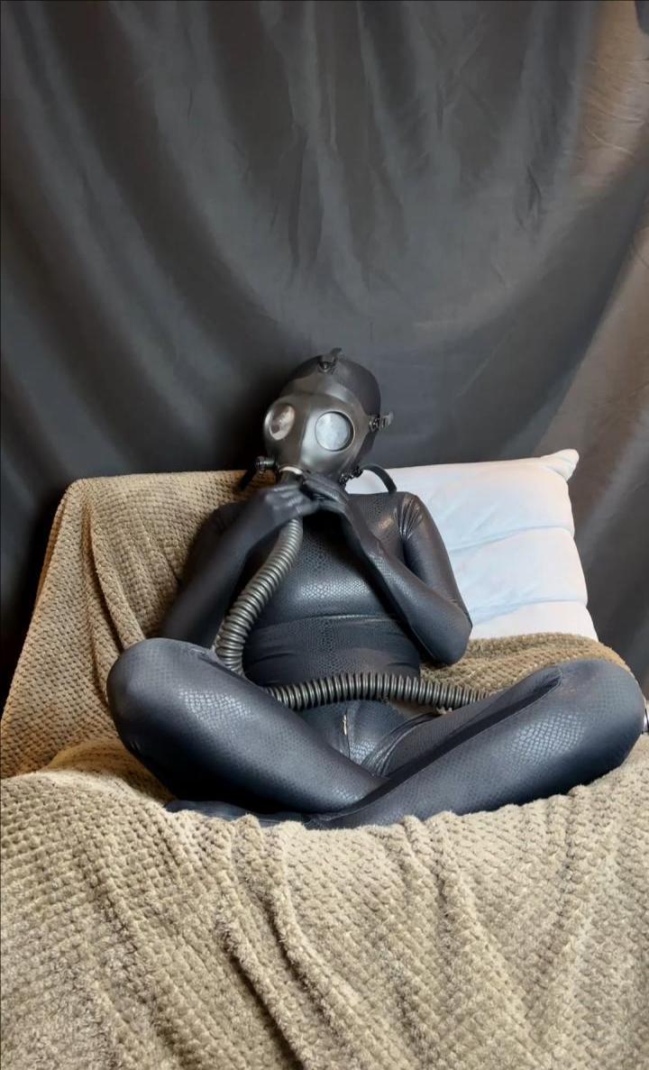 穿着乳胶ZENTAI全包紧身衣的直播录播第4部-3