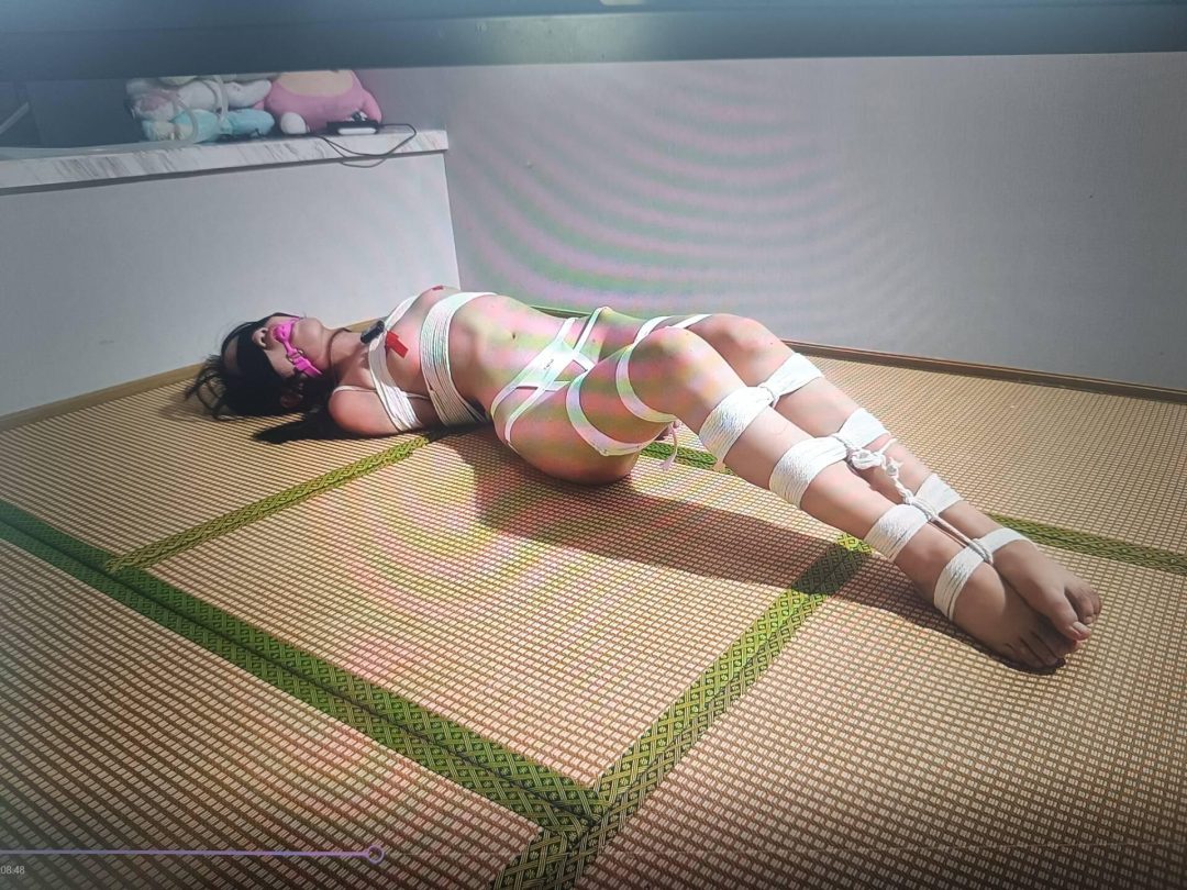 霜喵果体欧式电击调教-3