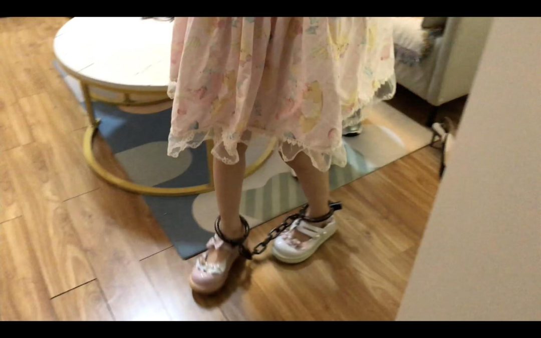 18岁女高放学后的镣铐生活-校服Lolita脚铐脚镣-户外+室内 两位女孩互动-6 18岁女高放学后的镣铐生活-校服Lolita脚铐脚镣-户外+室内 两位女孩互动-6