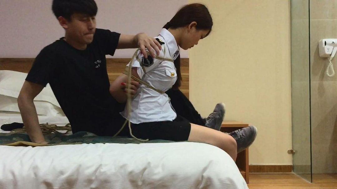 小福第一次见面 制服捆绑玩耍 嘿嘿-2